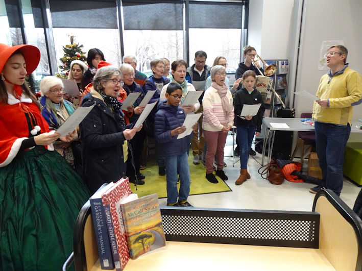 The Christ Church choir, Clay Farm Centre Christmas Fair. Photo: Andrew Roberts, 9 December 2023.