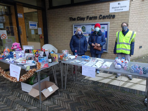 Clay Farm Centre Christmas event: raffle prizes. Photo: Andrew Roberts, 18 December 2021.