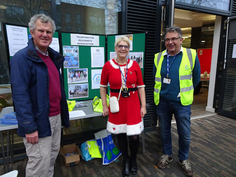 Clay Farm Centre Christmas event: Andrew Roberts, Alison Woods and Ian Ross. Photo: Wendy Roberts, 18 December 2021.