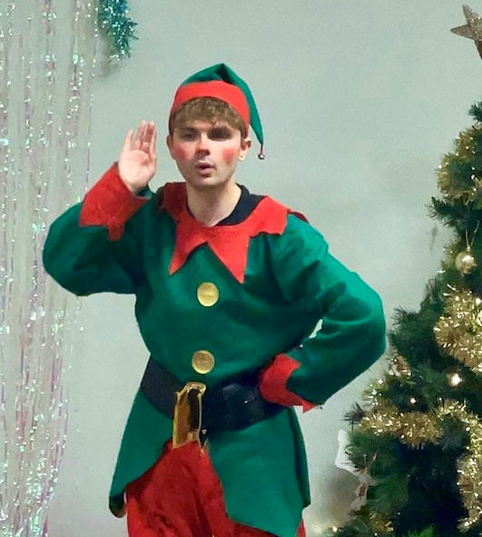 Trumpington Meadows Winter Wonderland: elf telling a story. Photo: TM DAG, 15 December 2023.